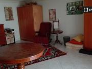 Stanza in affitto in appartamento con 2 camere da letto...