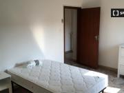 Stanza in affitto in appartamento con 3 camere da letto...