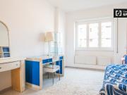 Stanza in affitto in appartamento con 3 camere da letto...