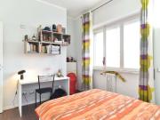 Stanza in affitto in appartamento con 3 camere da letto...