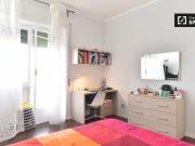 Stanza in affitto in appartamento con 3 camere da letto...