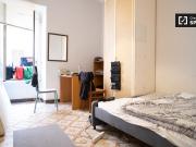 Stanza in affitto in appartamento con 3 camere da letto...