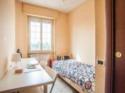 Stanza in affitto in appartamento con 3 camere da letto...