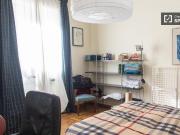 Stanza in affitto in appartamento con 3 camere da letto...