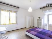 Stanza in affitto in appartamento con 4 camere da letto...