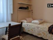 Stanza in affitto in appartamento con 4 camere da letto...