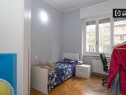 Stanza in affitto in appartamento con 4 camere da letto...