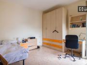 Stanza in affitto in appartamento con 4 camere da letto...