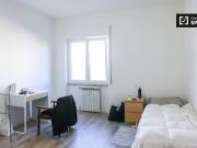 Stanza in affitto in appartamento con 4 camere da letto...