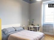Stanza in affitto in appartamento con 4 camere da letto...