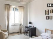 Stanza in affitto in appartamento con 4 camere da letto...