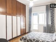 Stanza in affitto in appartamento con 4 camere da letto...