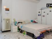 Stanza in affitto in appartamento con 5 camere a Nomentana