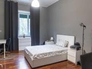 Stanza in affitto in appartamento con 5 camere da letto...