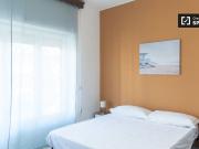 Stanza in affitto in appartamento con 5 camere da letto...