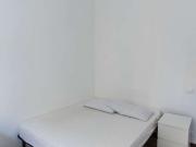 Stanza in affitto in appartamento con 5 camere da letto...