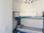 Stanza in affitto in appartamento con 5 camere da letto...