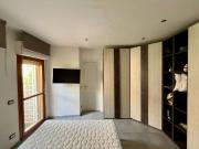 Stanza in affitto in appartamento con 5 camere da letto...