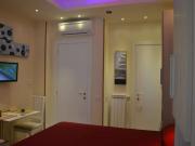 Stanza in affitto in appartamento con 5 camere da letto...