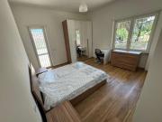 Stanza in affitto in appartamento con 5 camere da letto...