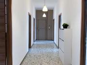 Stanza in affitto in appartamento con 5 camere da letto...