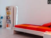 Camera in appartamento condiviso con 5 camere da letto...