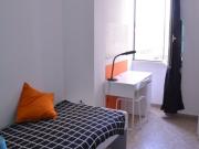 Stanza in affitto in appartamento con 6 camere da letto...