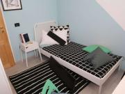 Stanza in affitto in appartamento con 6 camere da letto...