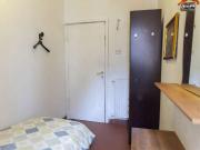 Stanza in affitto in appartamento con 6 camere da letto...