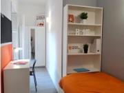 Stanza in affitto in appartamento con 6 camere da letto...