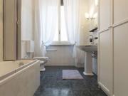 Stanza in affitto in appartamento con 6 camere da letto...