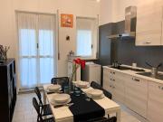 Stanza in affitto in appartamento con 6 camere da letto...