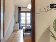 Stanza in affitto in appartamento con 6 camere da letto...