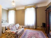 Stanza in affitto in appartamento con 6 camere da letto...