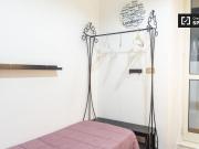 Stanza in affitto in appartamento con 6 camere da letto,...