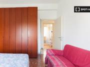 Stanza in affitto in appartamento con 6 stanze a...
