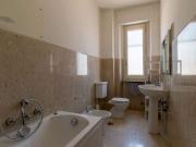 Stanza in affitto in appartamento con 7 camere da letto...