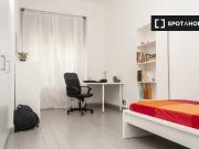 Stanza condivisa con 7 camere da letto in affitto a...