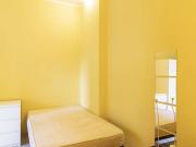 Camera in appartamento condiviso con 7 camere da letto a...