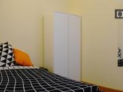 Stanza in affitto in appartamento con 8 camere da letto...
