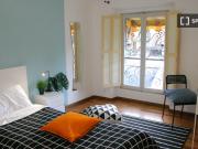 Stanza in affitto in appartamento con 9 camere da letto...