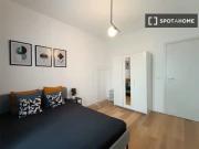 Stanza in appartamento condiviso con 3 camere da letto...