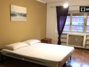 Stanza in affitto in appartamento con 5 camere da letto,...