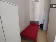 Camera in appartamento con 13 camere da letto, Campo di...