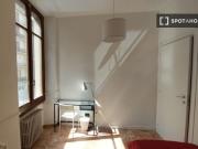 Camera in appartamento con 13 camere da letto, Campo di...