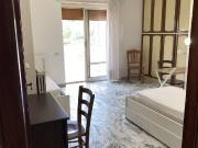 Stanza in appartamento con 2 camere da letto in affitto...