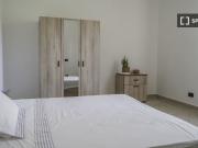 Stanza in appartamento con 2 camere da letto in affitto...