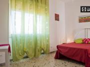 Stanza in appartamento con 3 camere da letto in affitto...