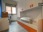 Stanza in condivisione da 6 posti letto in affitto...