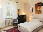 Stanza in appartamento condiviso in affitto a Porta...